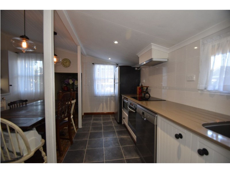 2 Laurel Lane, Toowoomba City QLD 4350