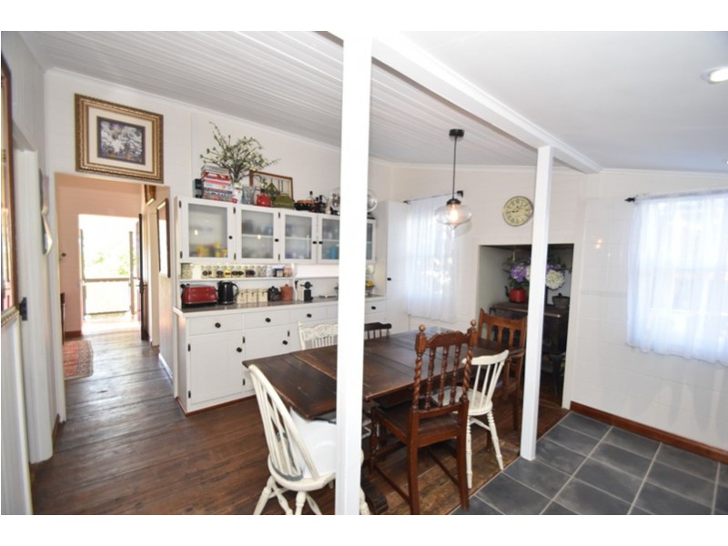 2 Laurel Lane, Toowoomba City QLD 4350