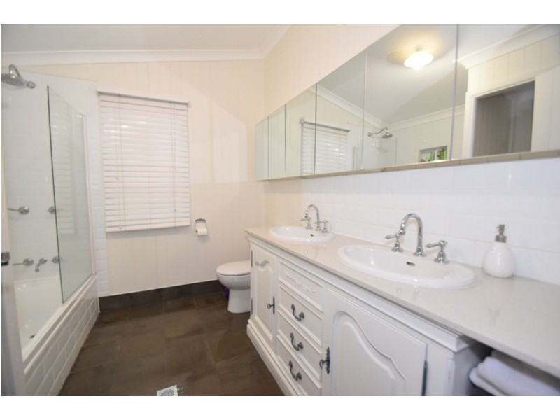 2 Laurel Lane, Toowoomba City QLD 4350