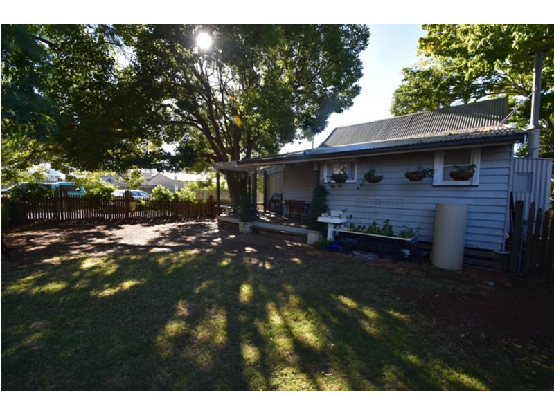 2 Laurel Lane, Toowoomba City QLD 4350