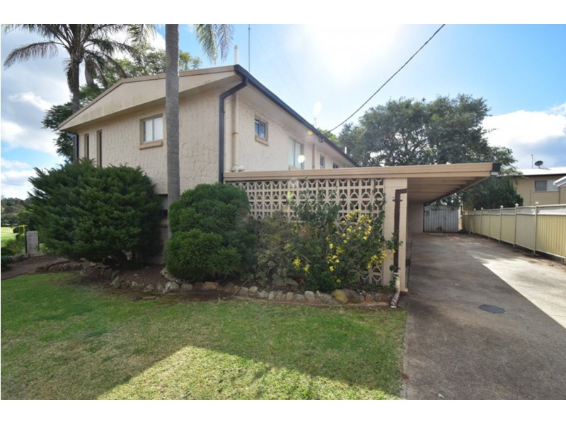 2/3 Pierce  Street, South Toowoomba QLD 4350