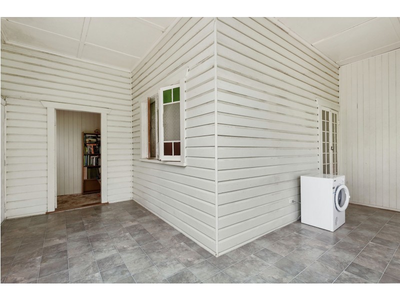 187 Campbell Street, Newtown QLD 4350