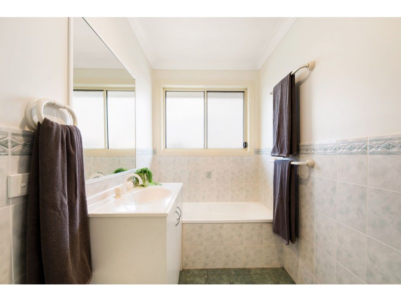 6 Kensington Court, Darling Heights QLD 4350