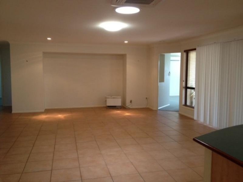 5 Olympus Court, Middle Ridge QLD 4350