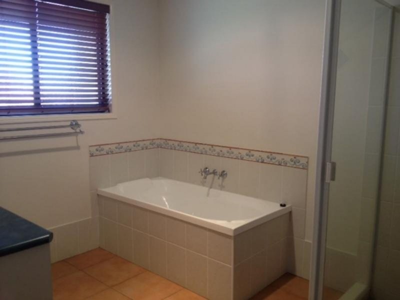 5 Olympus Court, Middle Ridge QLD 4350