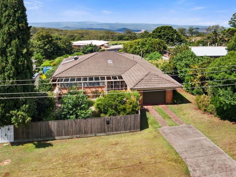 9 Ross Street, Mount Lofty QLD 4350