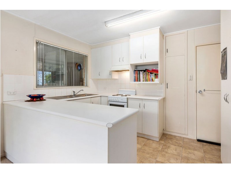 9 Ross Street, Mount Lofty QLD 4350