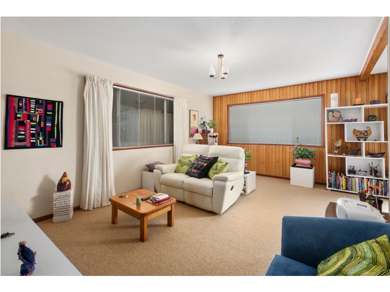 9 Ross Street, Mount Lofty QLD 4350