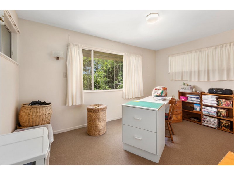 9 Ross Street, Mount Lofty QLD 4350