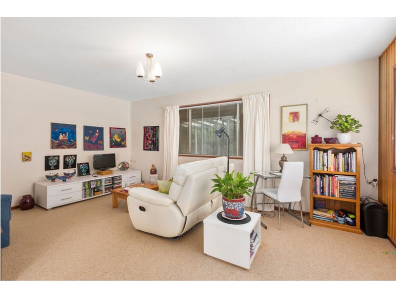 9 Ross Street, Mount Lofty QLD 4350
