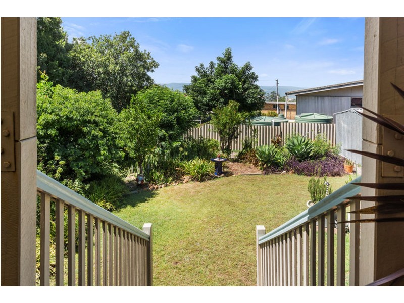 9 Ross Street, Mount Lofty QLD 4350