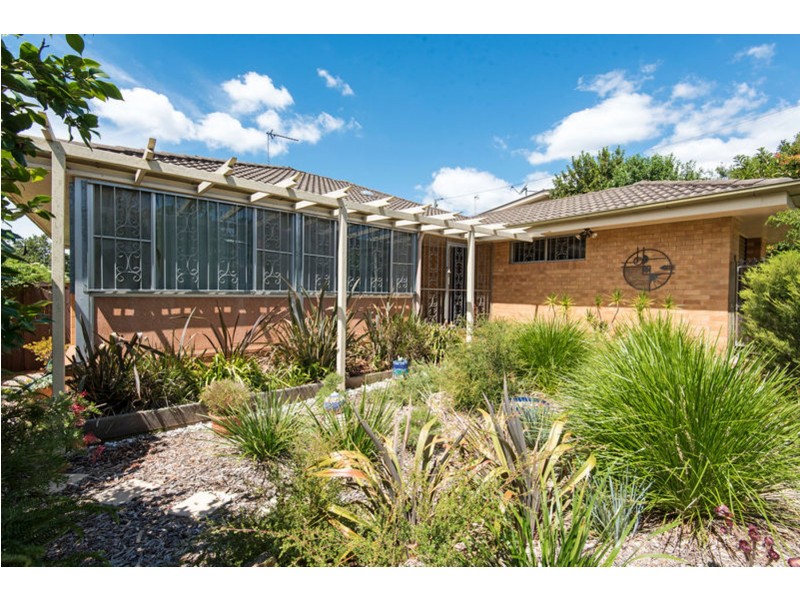 9 Ross Street, Mount Lofty QLD 4350