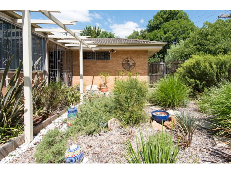 9 Ross Street, Mount Lofty QLD 4350