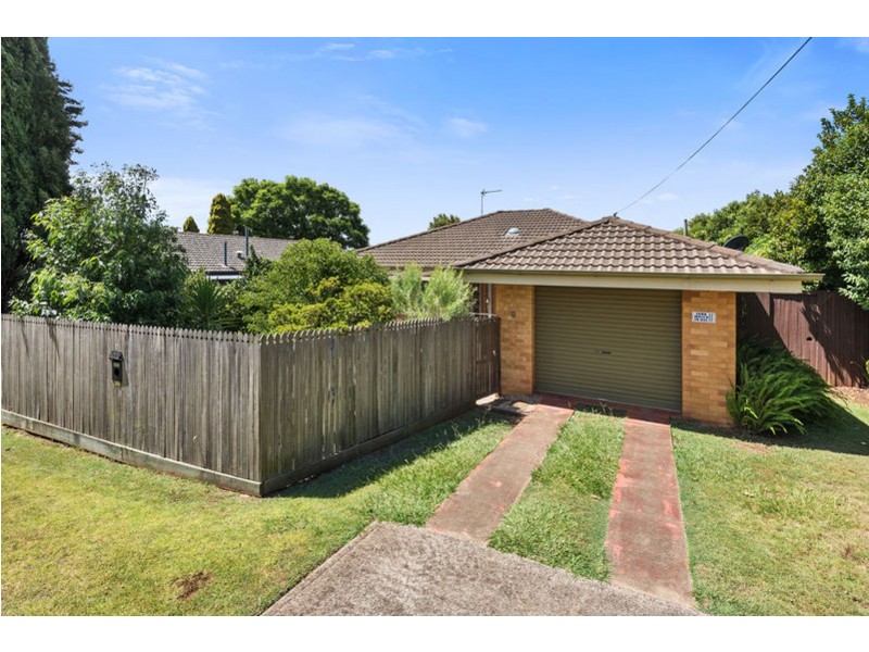 9 Ross Street, Mount Lofty QLD 4350