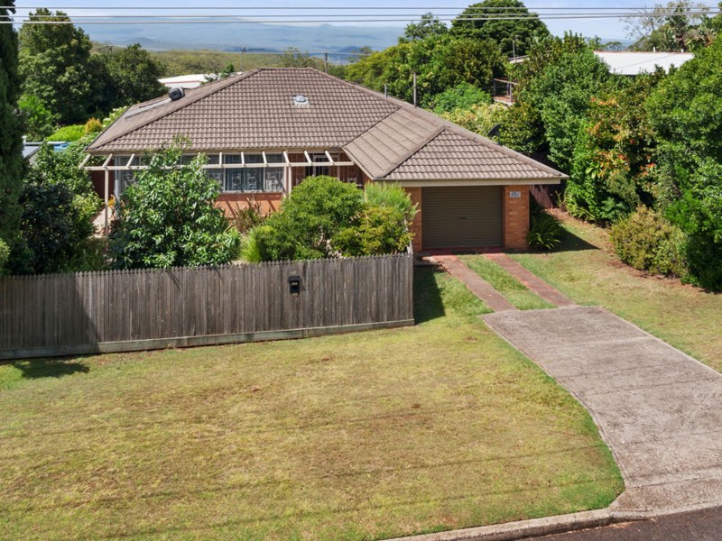 9 Ross Street, Mount Lofty QLD 4350