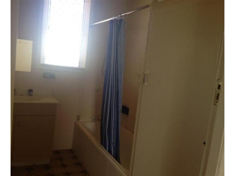 37 Gladstone Street, Newtown QLD 4350