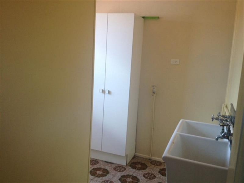 37 Gladstone Street, Newtown QLD 4350