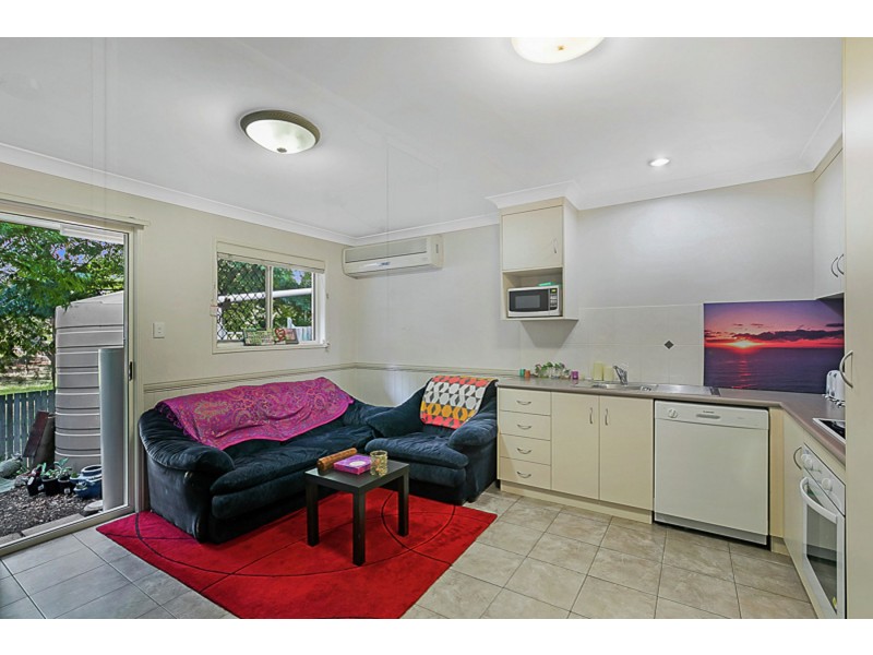 2/6A Clarissa Street, Newtown QLD 4350