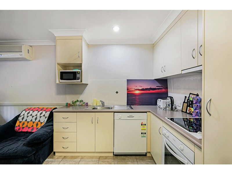 2/6A Clarissa Street, Newtown QLD 4350