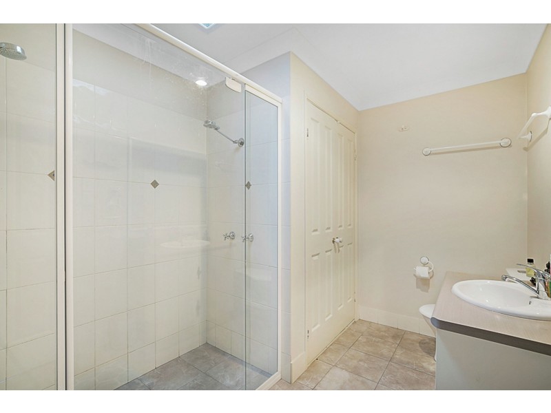 2/6A Clarissa Street, Newtown QLD 4350