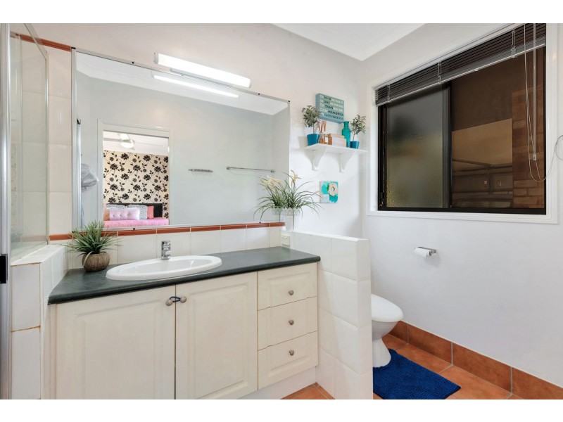 18 Belclaire Drive, Westbrook QLD 4350