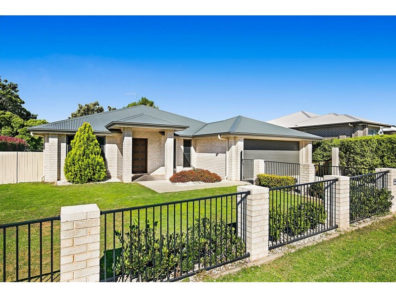 310 Ramsay Street, Middle Ridge QLD 4350