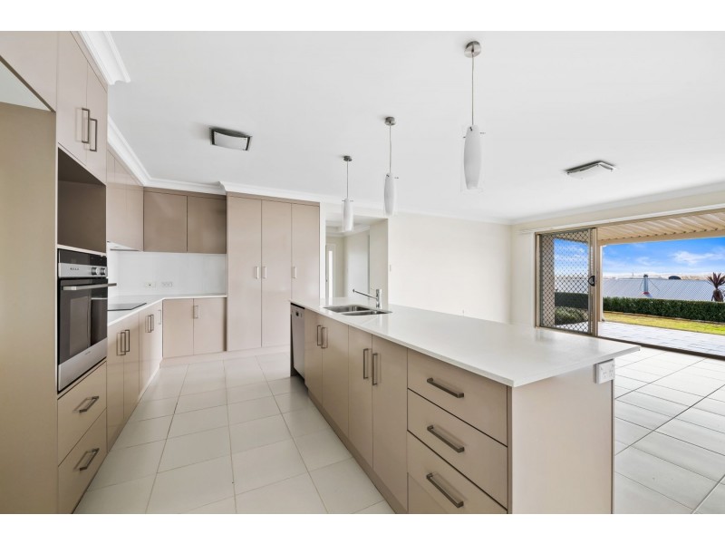 6 Carla Crescent, Westbrook QLD 4350