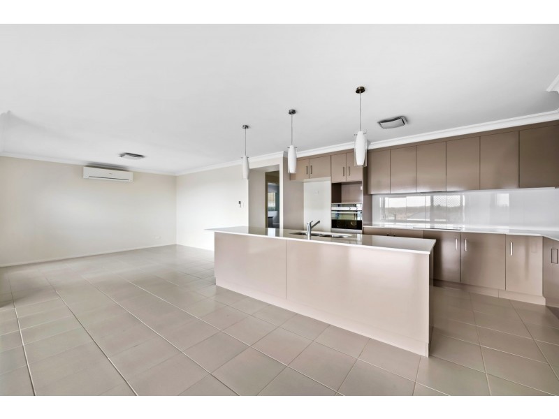6 Carla Crescent, Westbrook QLD 4350