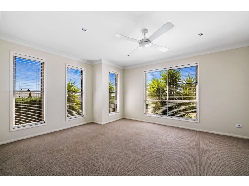 6 Carla Crescent, Westbrook QLD 4350