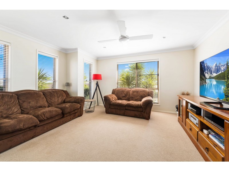 6 Carla Crescent, Westbrook QLD 4350