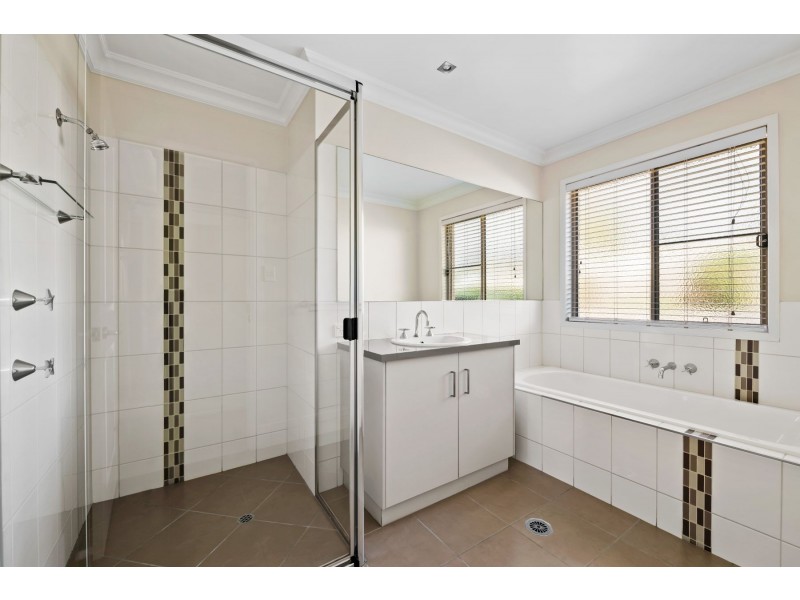 6 Carla Crescent, Westbrook QLD 4350