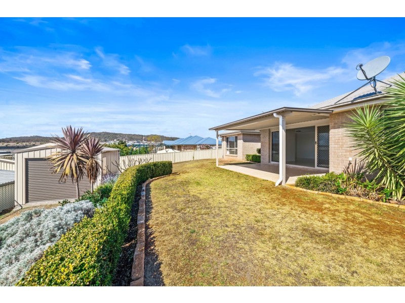 6 Carla Crescent, Westbrook QLD 4350