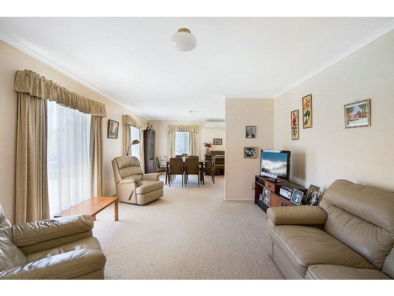 12 Ferguson Street, Mount Lofty QLD 4350