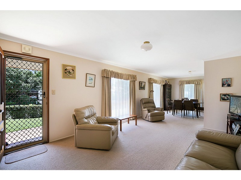 12 Ferguson Street, Mount Lofty QLD 4350