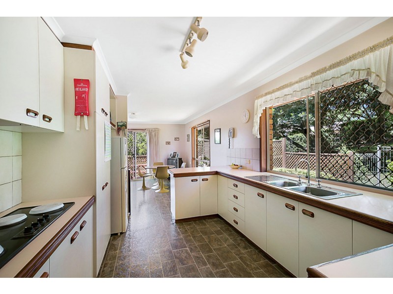 12 Ferguson Street, Mount Lofty QLD 4350