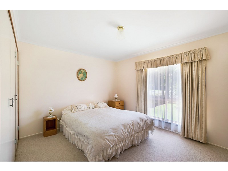 12 Ferguson Street, Mount Lofty QLD 4350