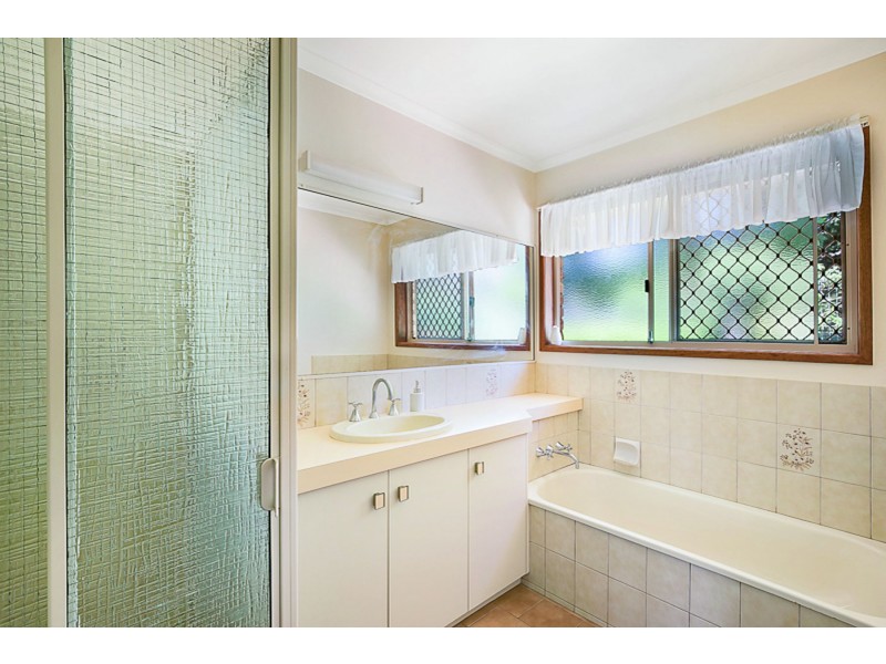 12 Ferguson Street, Mount Lofty QLD 4350