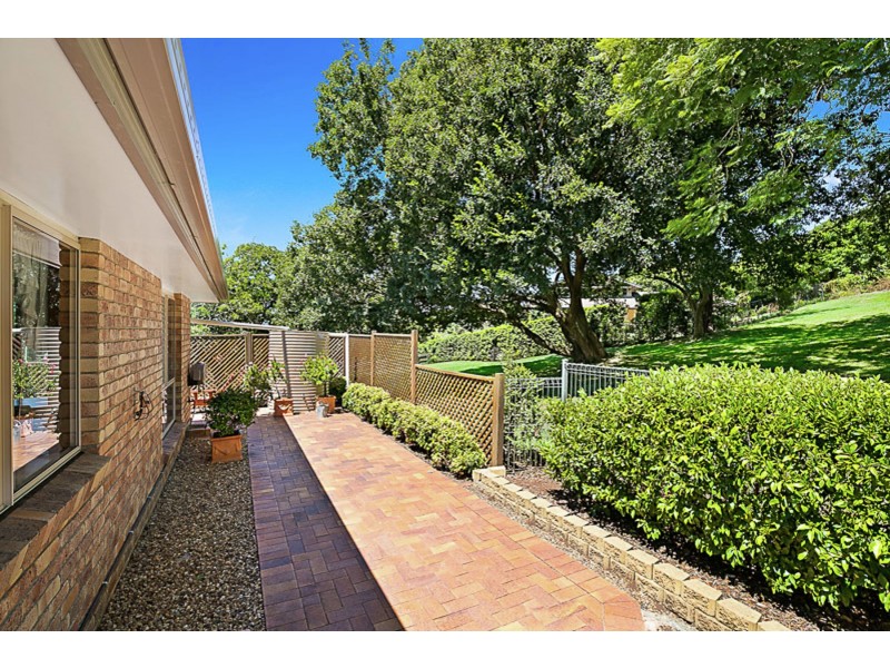 12 Ferguson Street, Mount Lofty QLD 4350