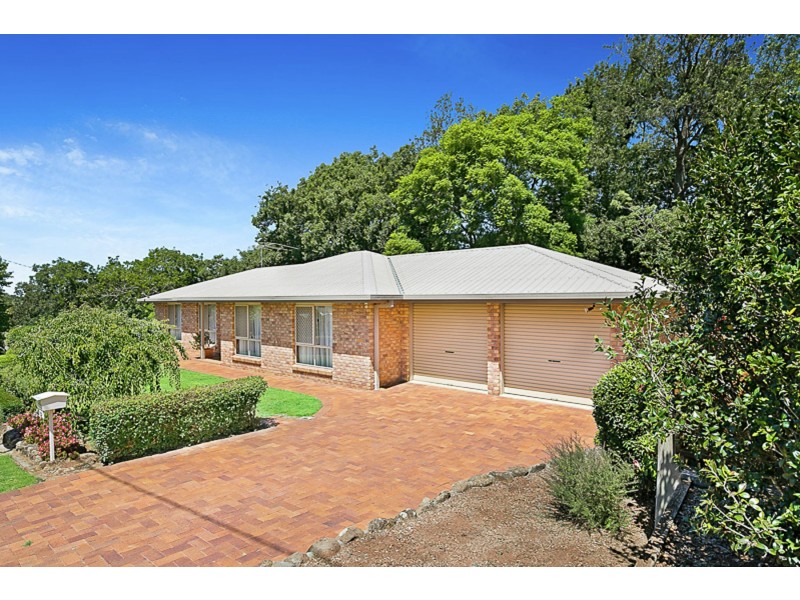 12 Ferguson Street, Mount Lofty QLD 4350
