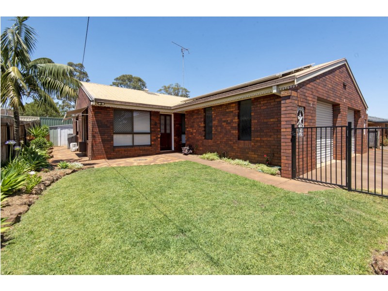 1/6 Champagne Crescent, Wilsonton Heights QLD 4350