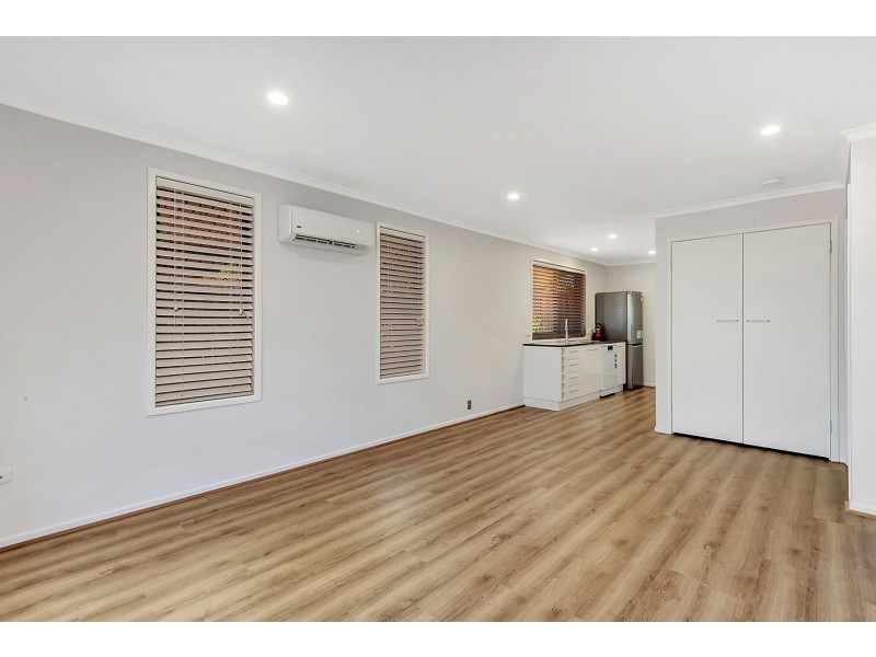 1/6 Champagne Crescent, Wilsonton Heights QLD 4350