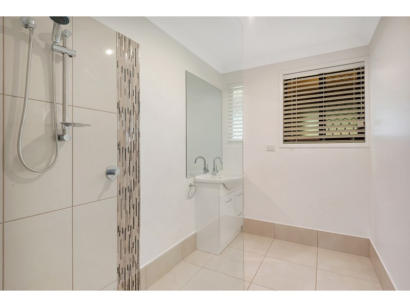 1/6 Champagne Crescent, Wilsonton Heights QLD 4350