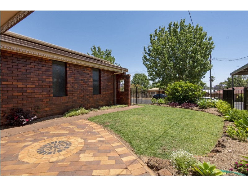 1/6 Champagne Crescent, Wilsonton Heights QLD 4350