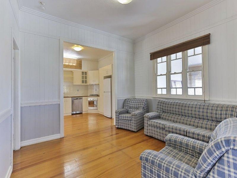 1 Tozer Street, Newtown QLD 4350