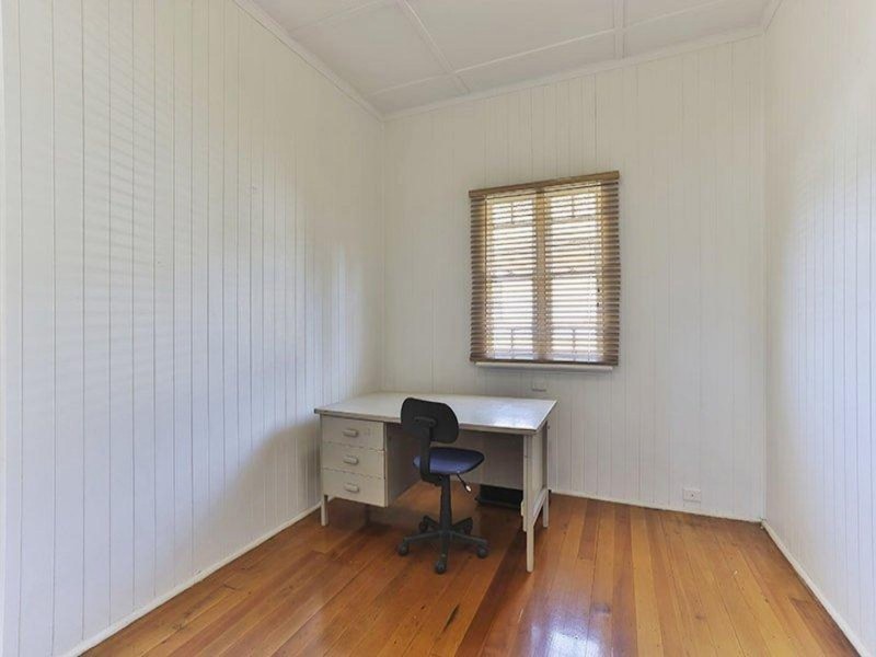 1 Tozer Street, Newtown QLD 4350