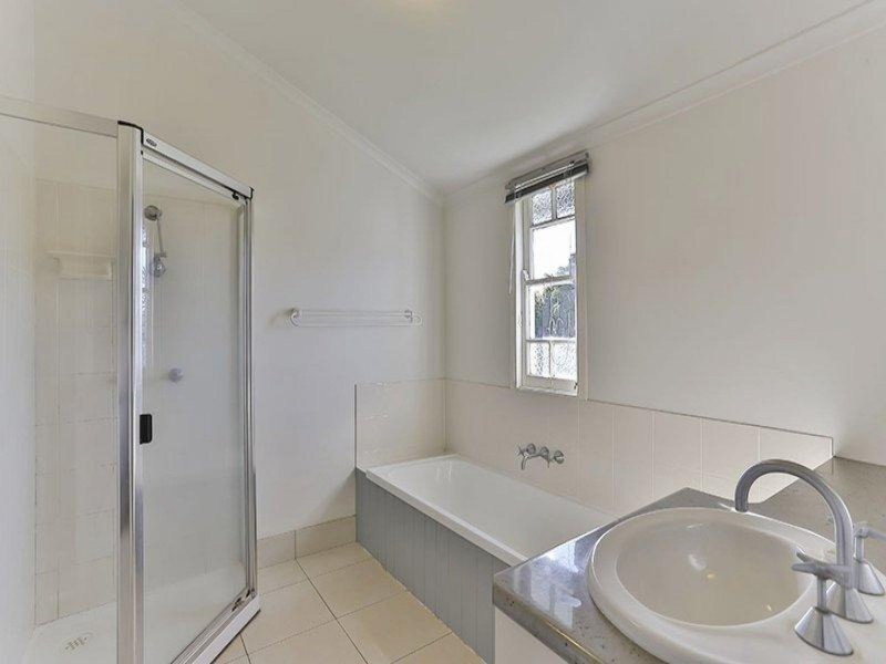 1 Tozer Street, Newtown QLD 4350