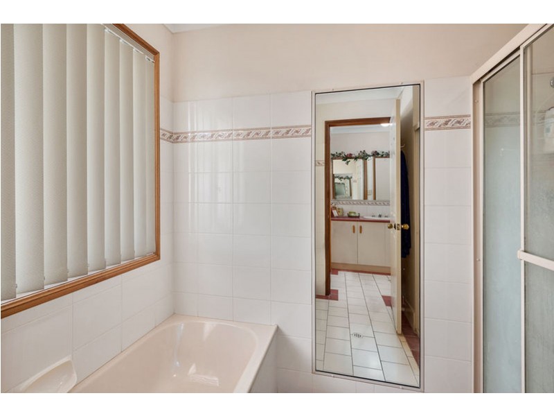 5 Osborne Court, Kearneys Spring QLD 4350