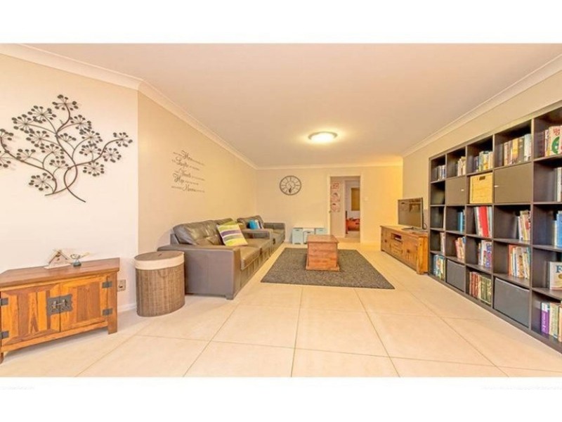 12 Chelwyn Street, Middle Ridge QLD 4350