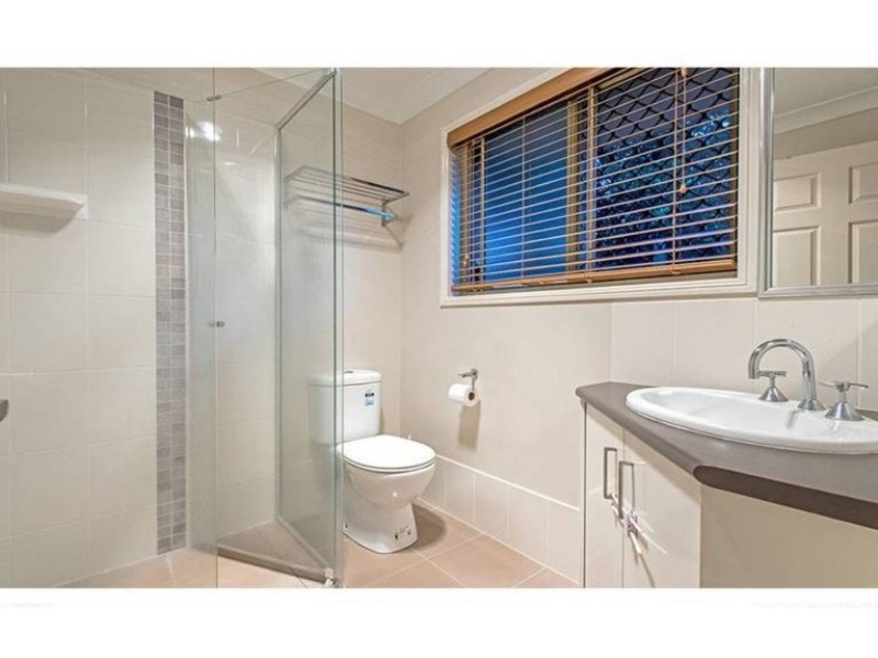 12 Chelwyn Street, Middle Ridge QLD 4350
