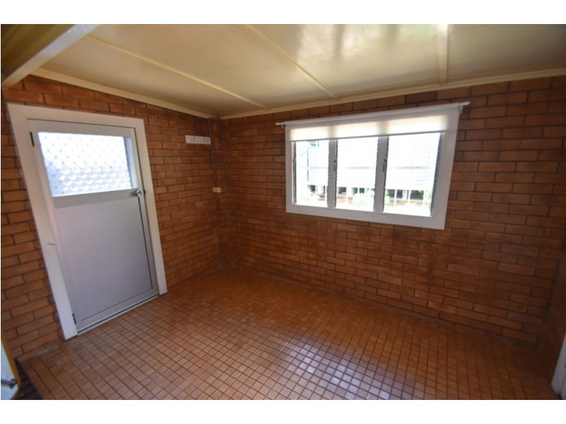 310 South Street, Harristown QLD 4350